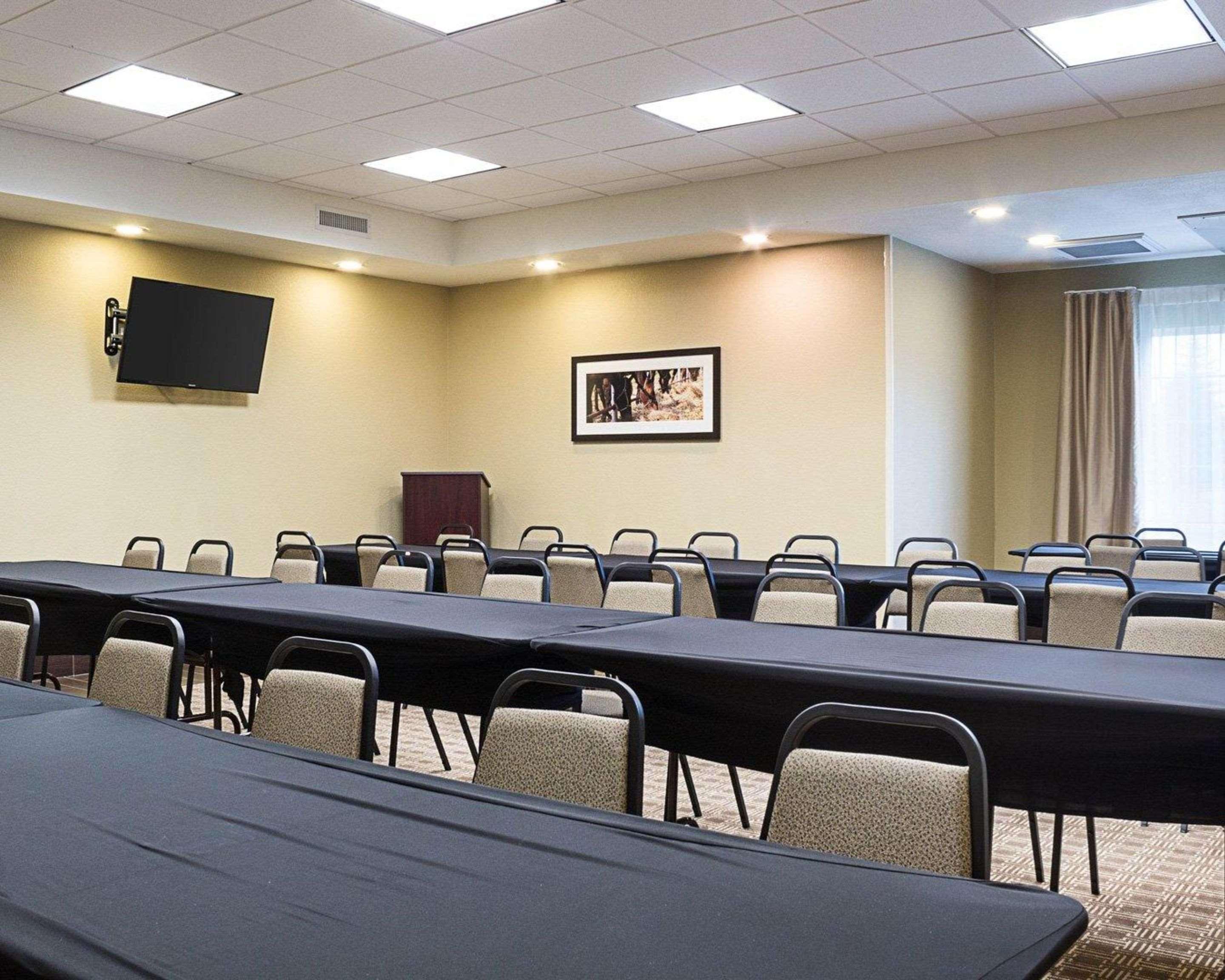 Comfort Suites Minot Luaran gambar