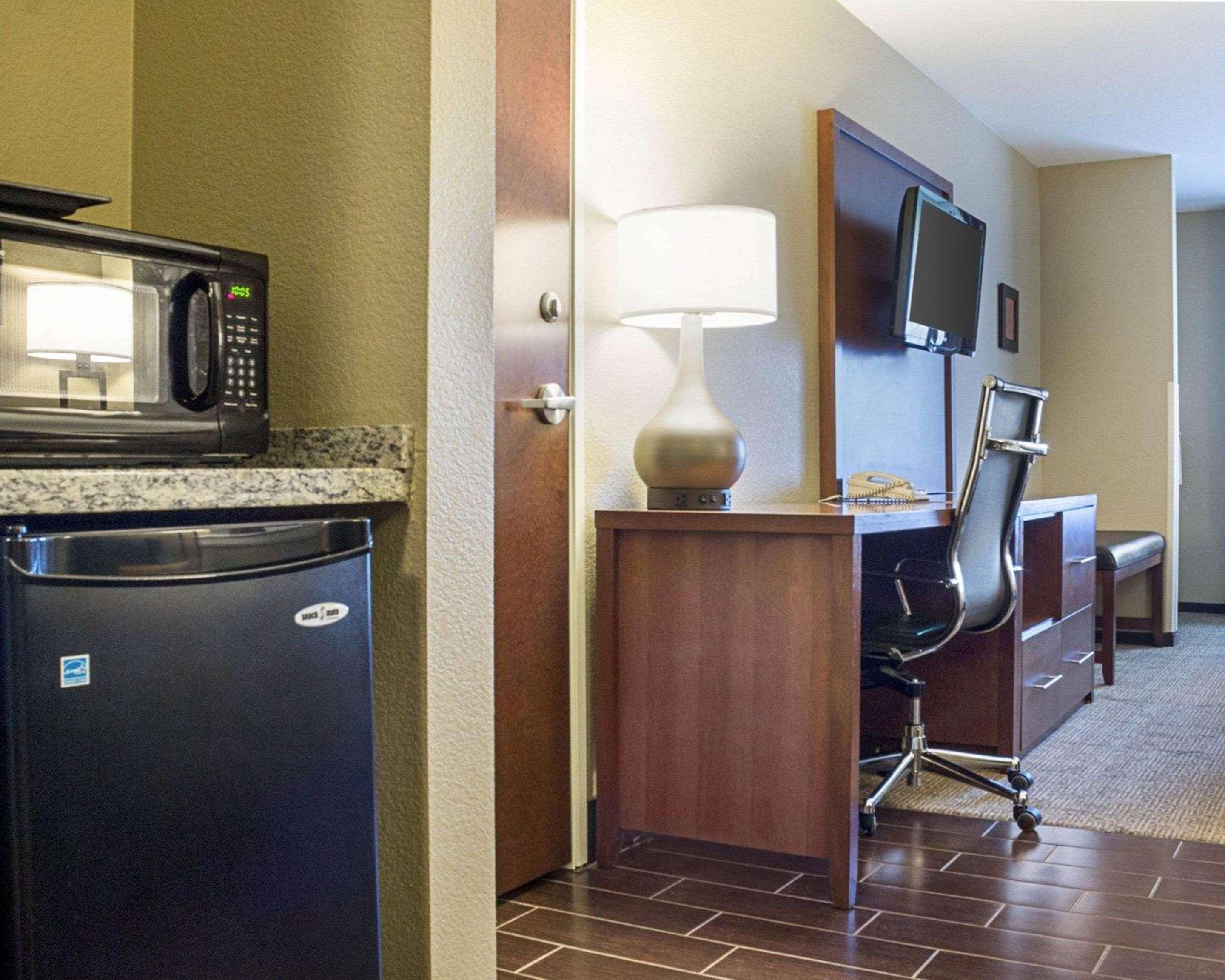 Comfort Suites Minot Luaran gambar