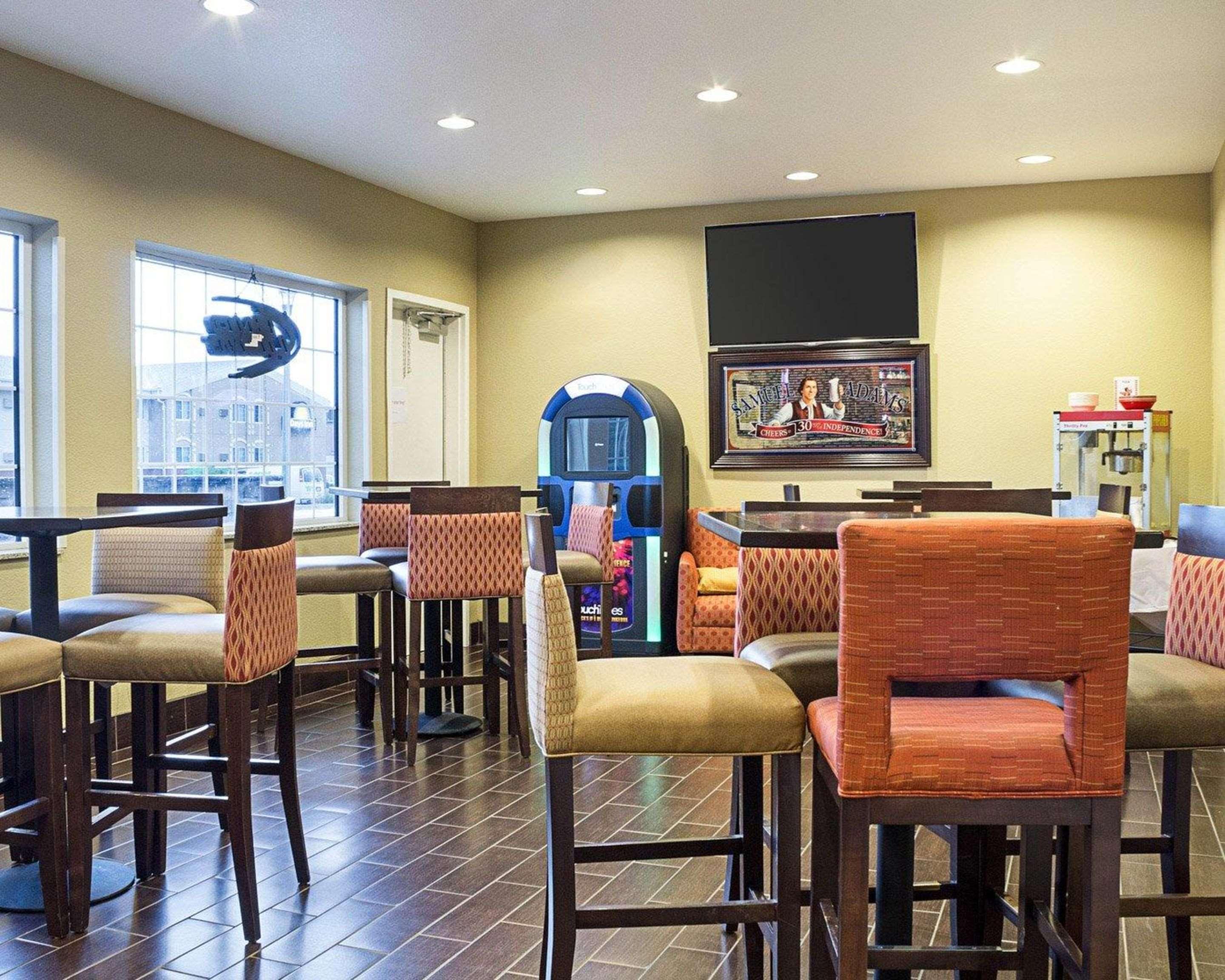 Comfort Suites Minot Luaran gambar