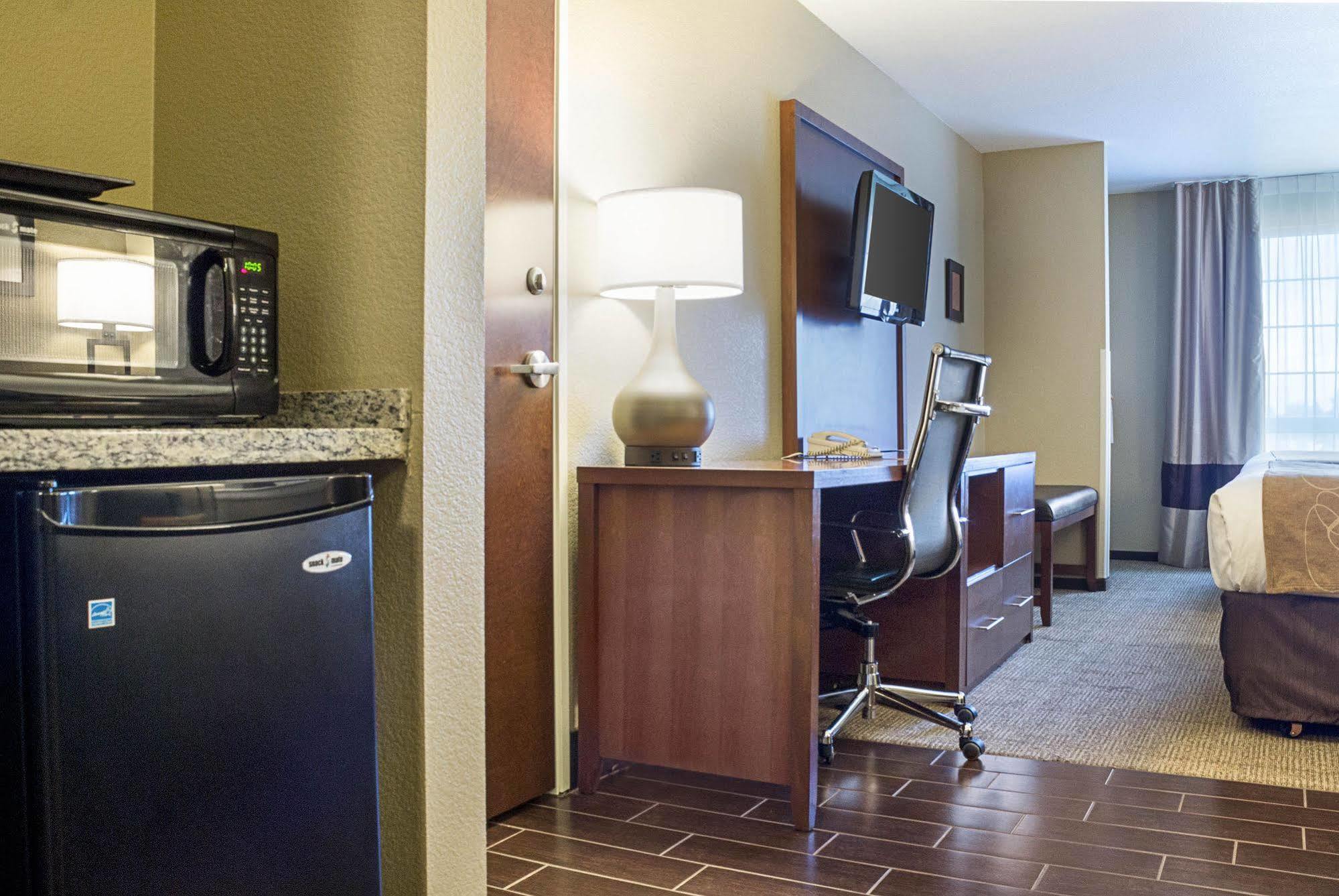 Comfort Suites Minot Luaran gambar