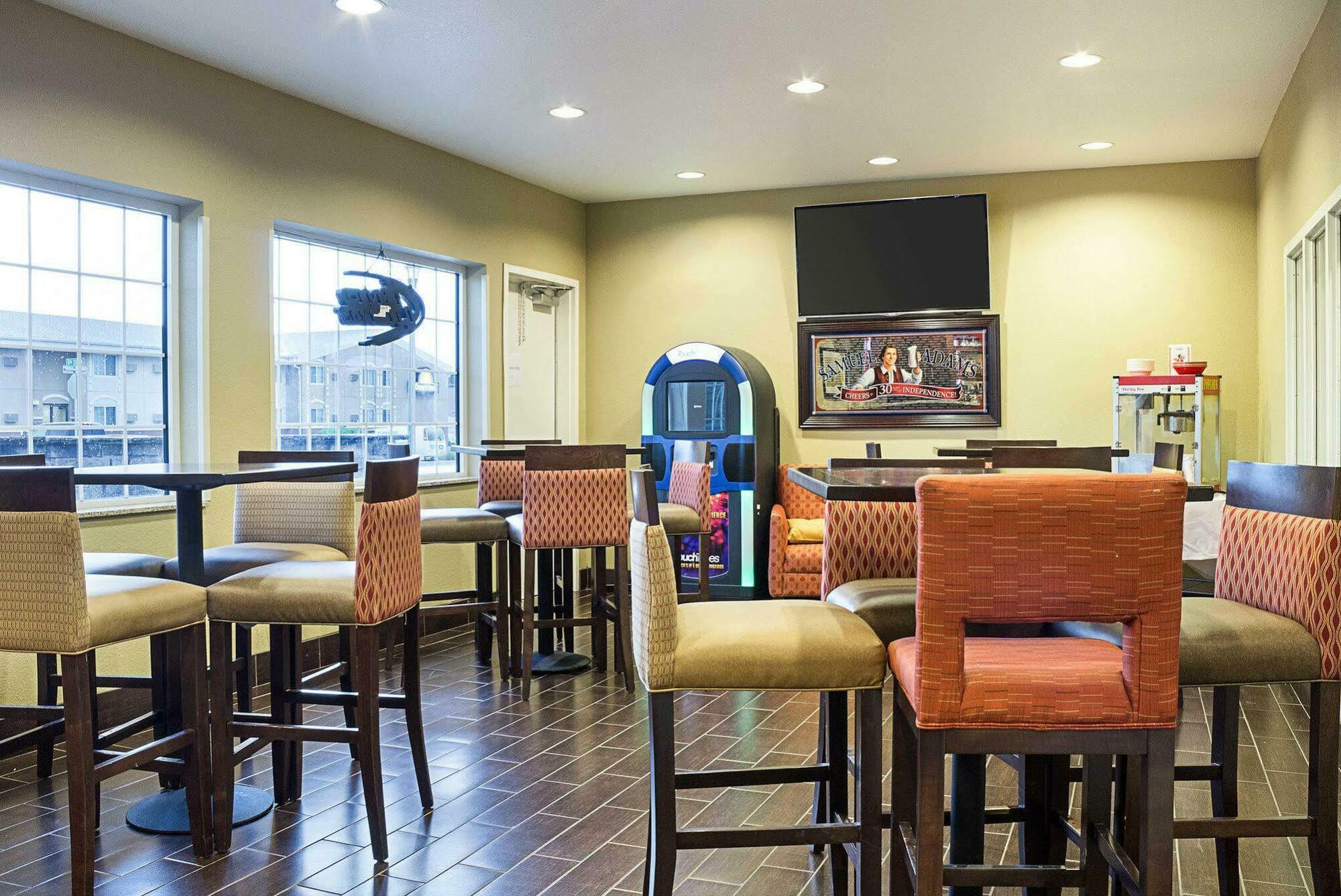 Comfort Suites Minot Luaran gambar